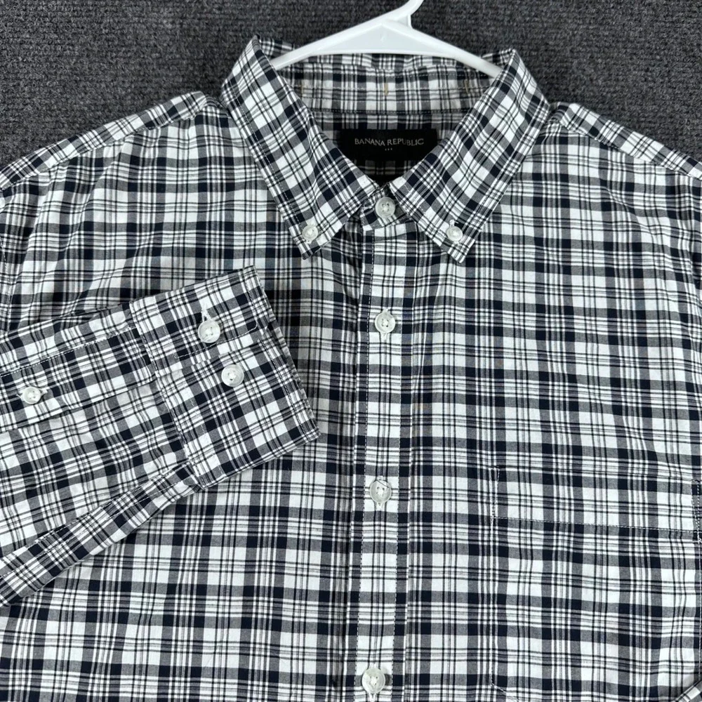 Banana Republic Button Down Shirt Mens L Large Navy White Plaid Untucked Fit